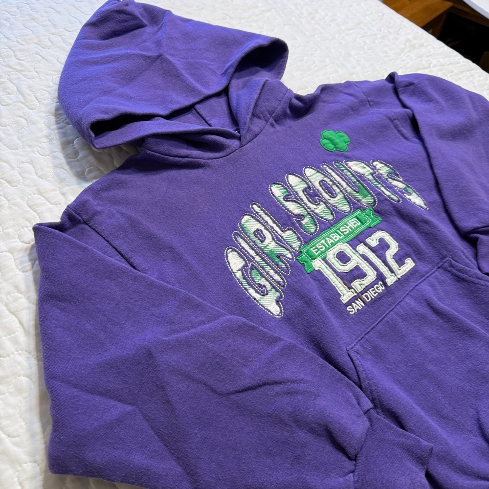 Kids M Purple Hoodie Girl Scouts San Diego 1912 Graphic SWEATER SCOUT GEAR